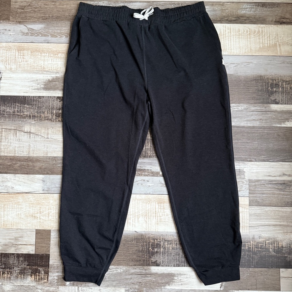 Women’s Vuori Black Performance Joggers size XXL